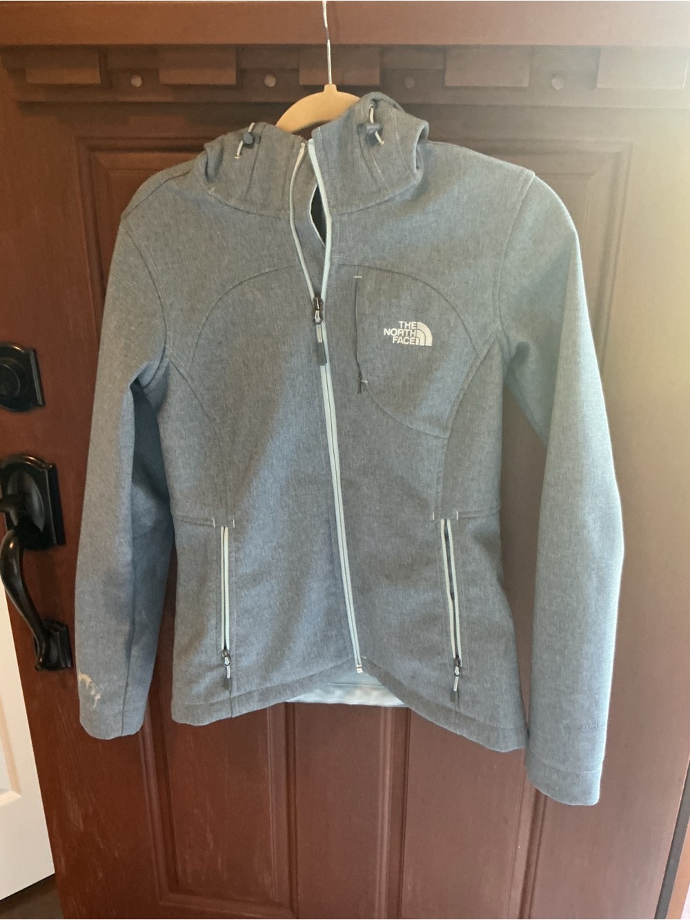 The North Face  Windwall women's  Blue Hooded Softshell Jacket with Zip Pockets